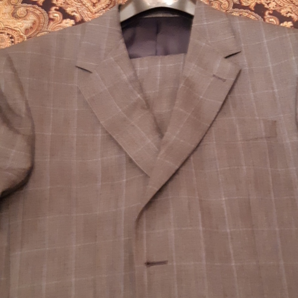 Suits - Picture 7 of 8